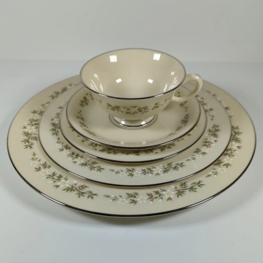 Lenox China Brookdale 5 Piece Placement Setting Platinum Trimmed 4 Person set